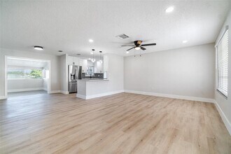 1216 W Wellington Dr in Deltona, FL - Building Photo - Building Photo