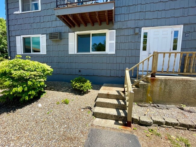 49 George Ave in Groton, CT - Foto de edificio - Building Photo