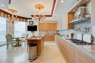 16047 Collins Ave in Sunny Isles Beach, FL - Building Photo - Building Photo