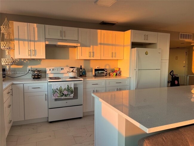 1500 Presidential Way in West Palm Beach, FL - Building Photo - Building Photo