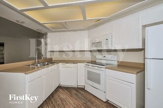1050 Walt Williams Rd in Lakeland, FL - Building Photo - Building Photo