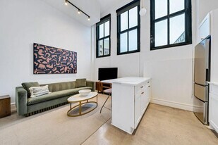 505 E Travis St in San Antonio, TX - Building Photo