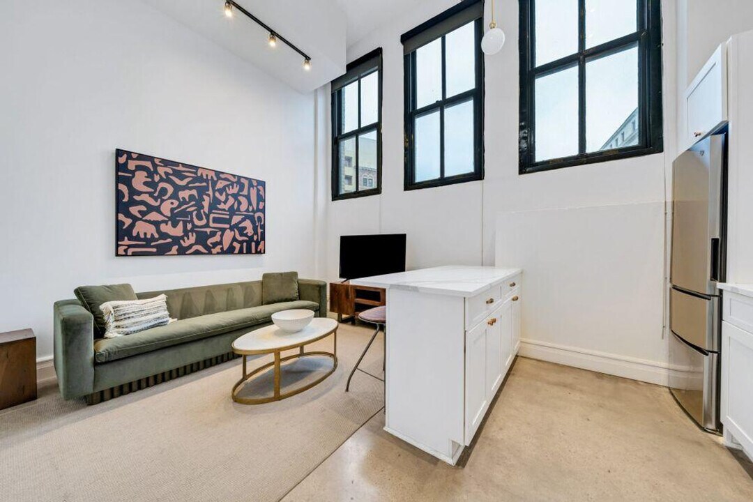 505 E Travis St in San Antonio, TX - Building Photo