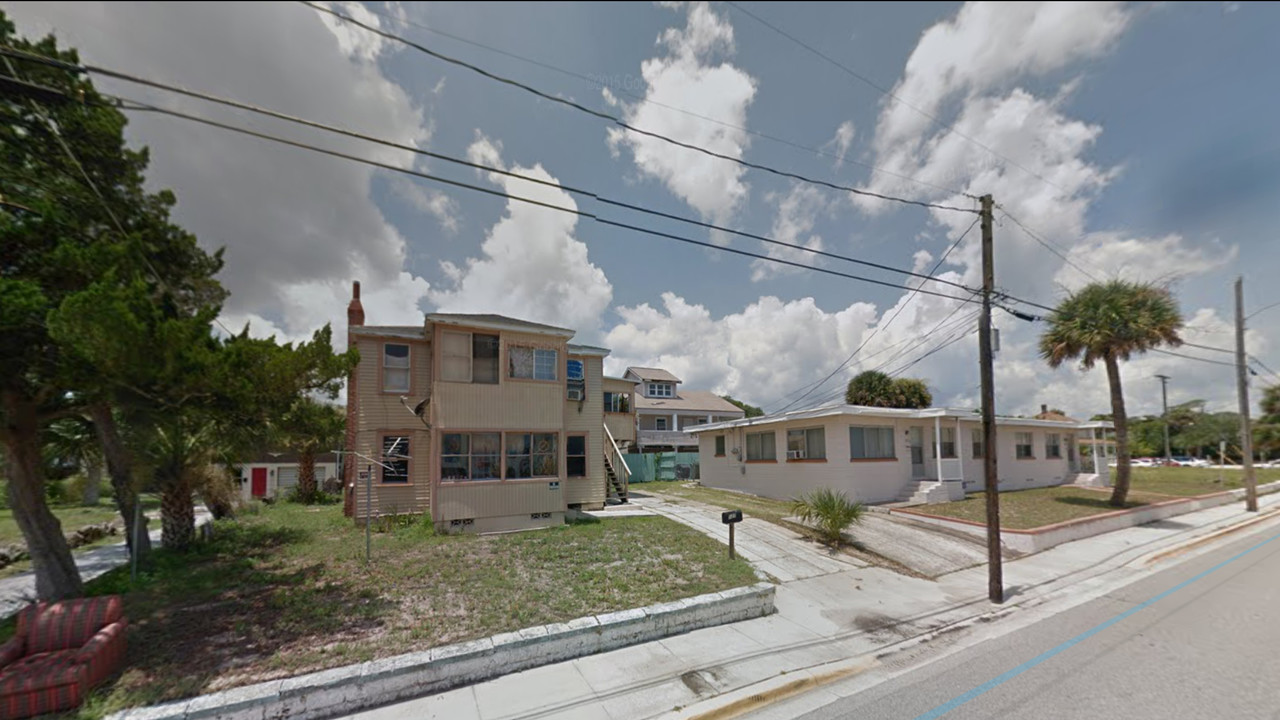 127 N Hollywood Ave in Daytona Beach, FL - Building Photo