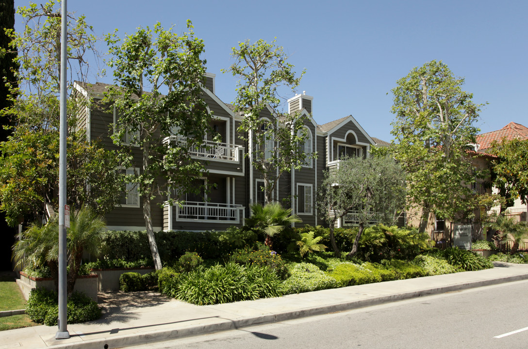 1541 S. Bundy Drive in Los Angeles, CA - Building Photo