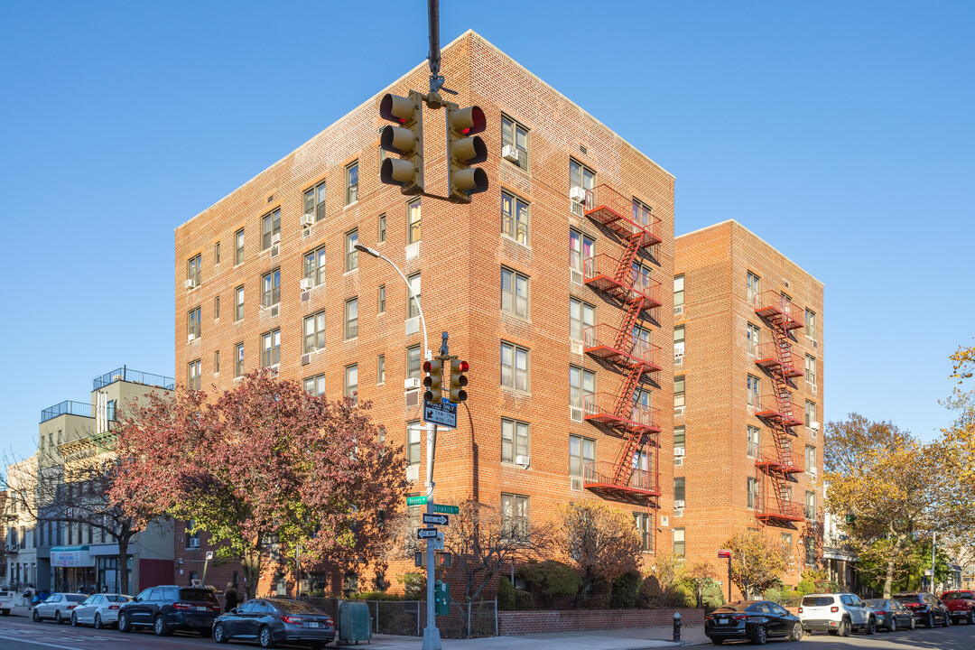 2701 Newkirk Ave in Brooklyn, NY - Building Photo