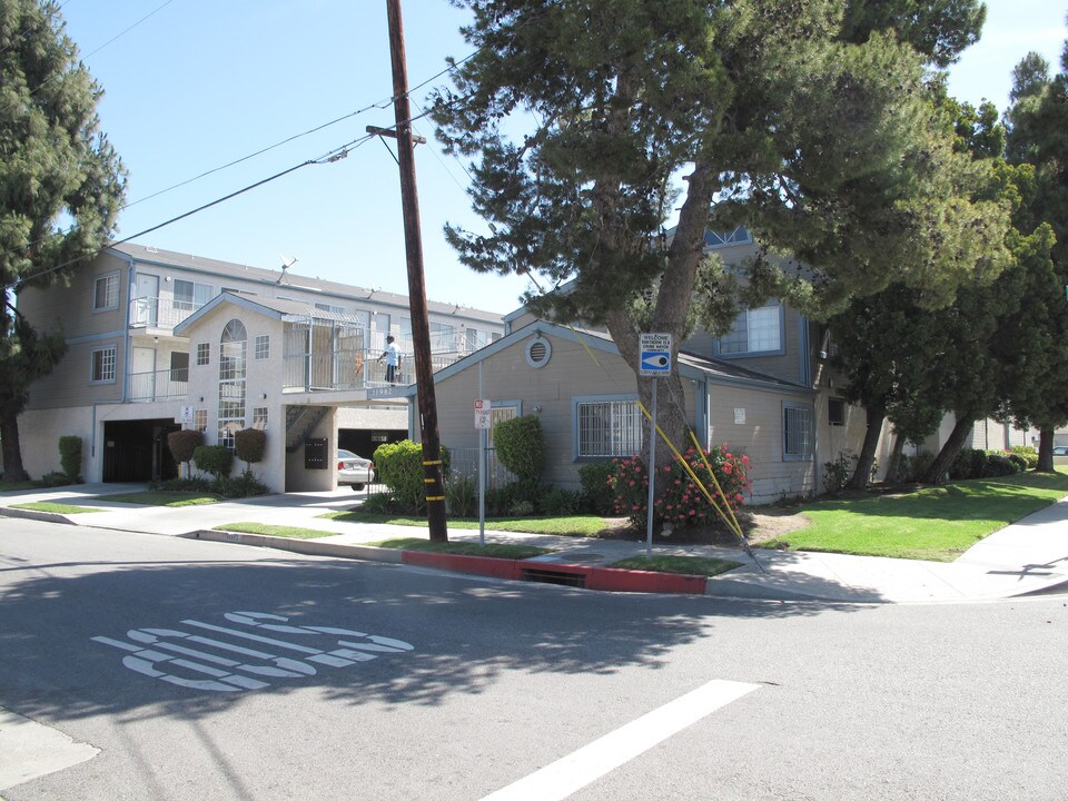 11982 in Hawthorne, CA - Foto de edificio