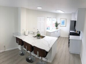 755 Windemere Ct in San Diego, CA - Foto de edificio - Building Photo