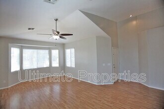 7550 W Gardenia Ave in Glendale, AZ - Building Photo - Building Photo