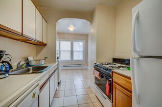 Heights Apartments at Cedar Fairmount in Cleveland Heights, OH - Building Photo - Interior Photo