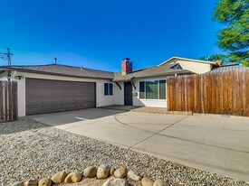 6791 Alamo Way in La Mesa, CA - Building Photo
