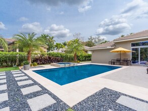 2550 Jardin Manor in Weston, FL - Building Photo - Building Photo