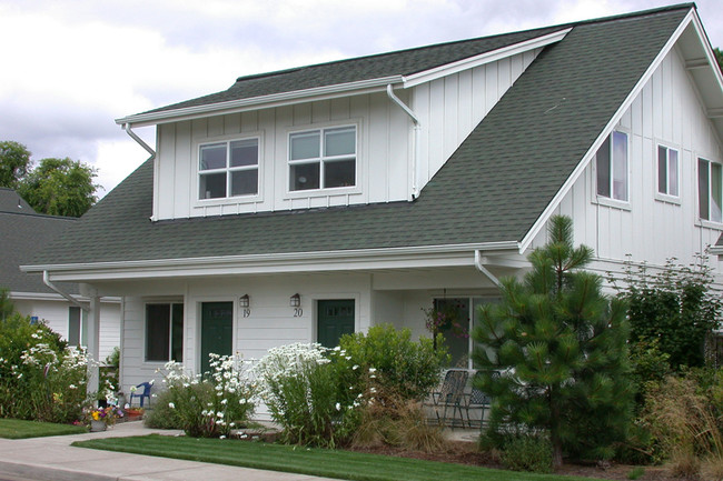 Woodbridge Meadow Apartments in Dallas, OR - Building Photo - Building Photo