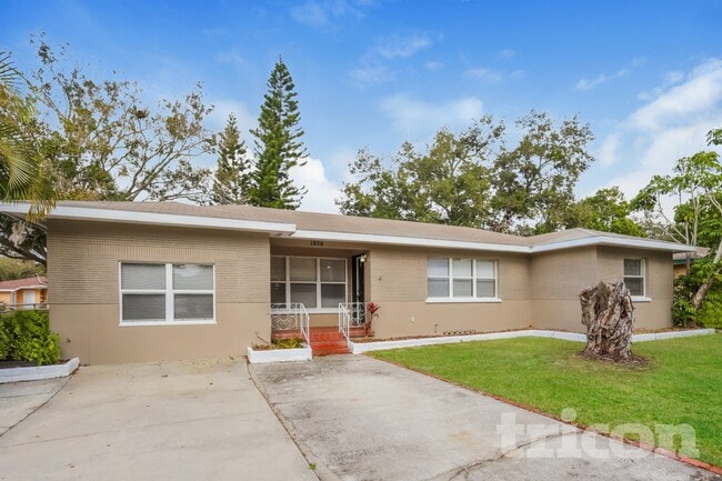 property at 1576 Bonair St