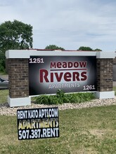 Meadow Rivers Apartments in Mankato, MN - Building Photo - Building Photo