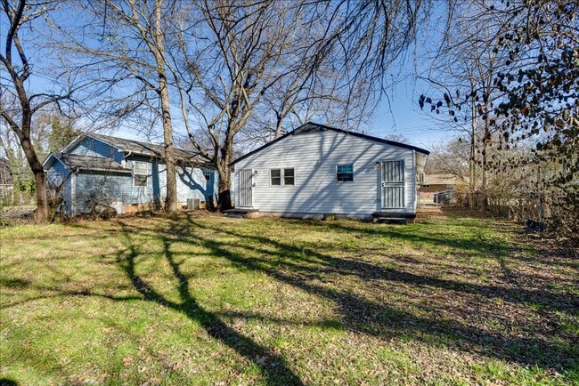 2004 Wilson St in Chattanooga, TN - Building Photo - Building Photo