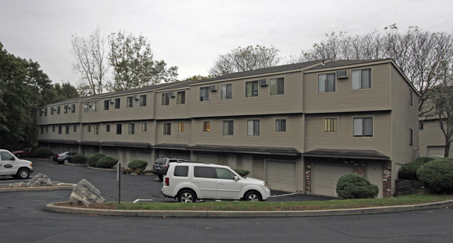 Spring Ridge in Danbury, CT - Building Photo - Building Photo