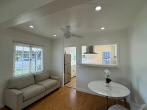 2754 S Barrington Ave in Los Angeles, CA - Building Photo - Building Photo