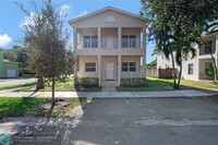 5610 SW 43rd St in Davie, FL - Foto de edificio - Building Photo