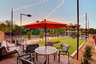 Falling Water Apartments in Las Vegas, NV - Building Photo