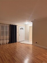 62 Warwick Rd in Island Park, NY - Foto de edificio - Building Photo