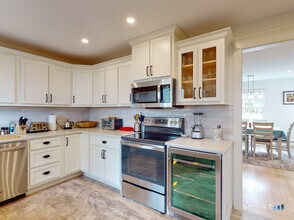 5 Forsyth St in Stonington, CT - Building Photo - Building Photo