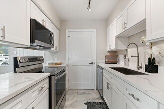 404 Sugar Pine St in La Place, LA - Building Photo - Building Photo