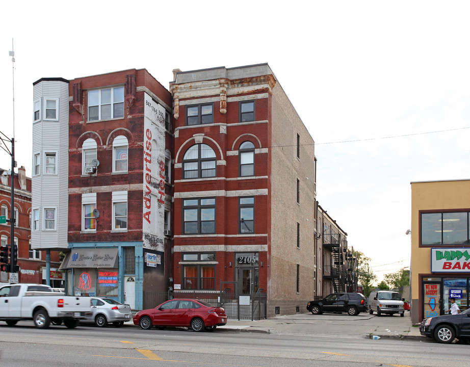 2105 S Ashland Ave in Chicago, IL - Building Photo