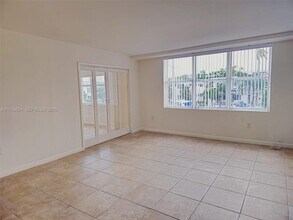 3702 NE 171 St in Miami, FL - Building Photo - Building Photo