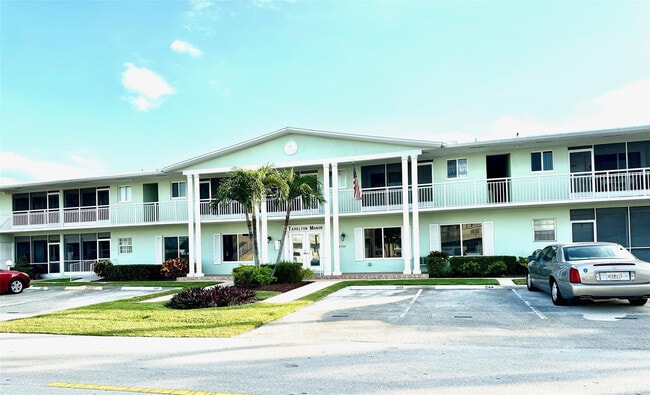 2100 NE 38th St in Lighthouse Point, FL - Foto de edificio - Building Photo