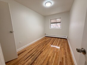 1902 Barnes Ave, Unit 3 in Bronx, NY - Building Photo - Building Photo