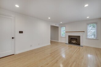 7546 10th Ave NW in Seattle, WA - Building Photo - Building Photo