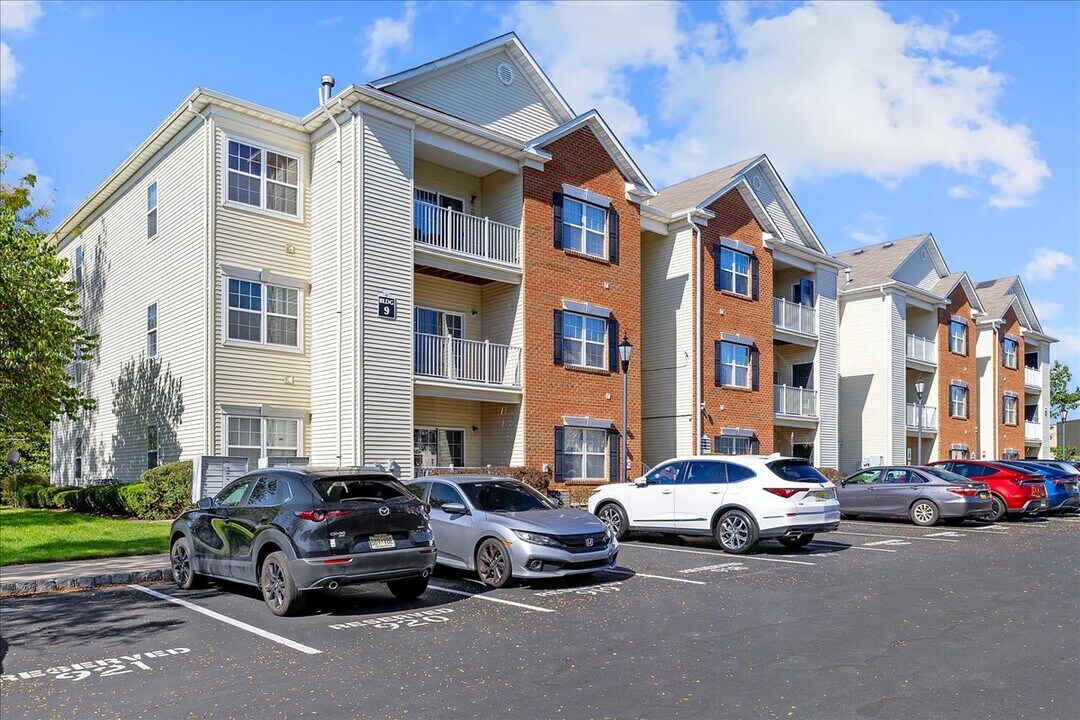 932 Del Negro Ct, Unit 932 Del Negro Ct in South Plainfield, NJ - Building Photo