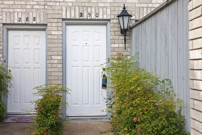 property at 290 Wilcrest Dr