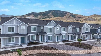 Little Valley Townhomes in Magna, UT - Foto de edificio - Building Photo