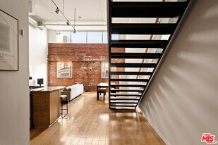 120 S Hewitt St in Los Angeles, CA - Building Photo