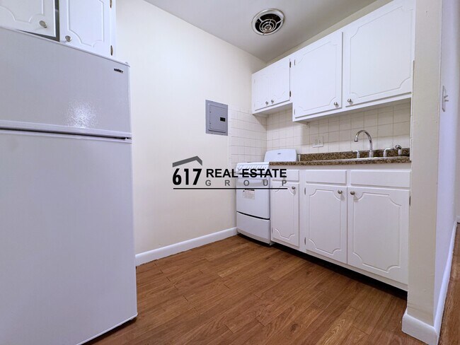 1315 Commonwealth Ave in Boston, MA - Building Photo - Building Photo