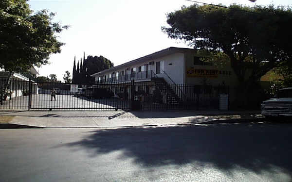 6940-6958 Milwood Ave in Canoga Park, CA - Building Photo - Building Photo