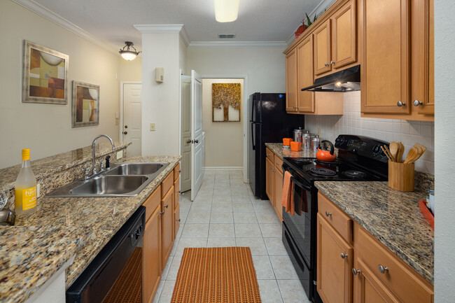 The Lakes at Brandon West in Tampa, FL - Foto de edificio - Building Photo