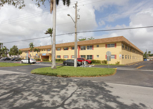 La Haina Apartments in Sunrise, FL - Building Photo - Building Photo