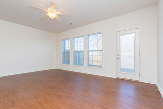 Savannah Oaks Townhomes in Lexington, KY - Building Photo - Interior Photo