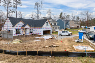 12611 South Chester Rd in Chester, VA - Building Photo - Building Photo