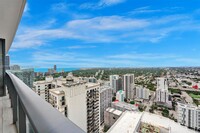 55 SW 9th St, Unit 4008 in Miami, FL - Foto de edificio - Building Photo