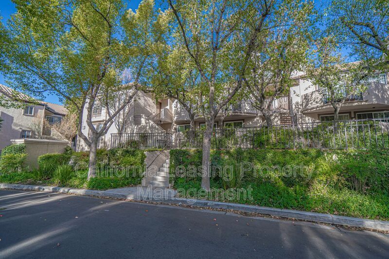 24107 Del Monte Dr. in Santa Clarita, CA - Building Photo