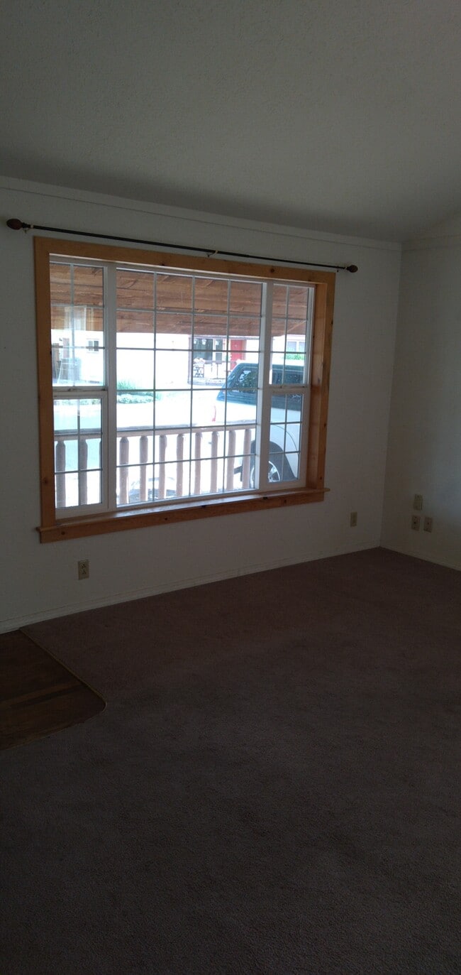 1199 NE Ochoco Ave in Prineville, OR - Building Photo - Building Photo