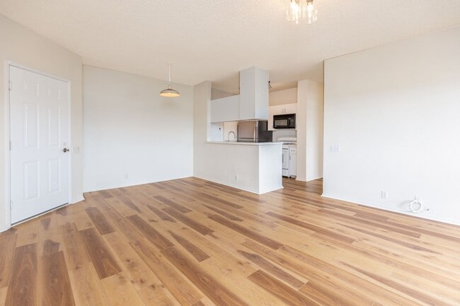 property at 91-241-241 Hanapouli Cir