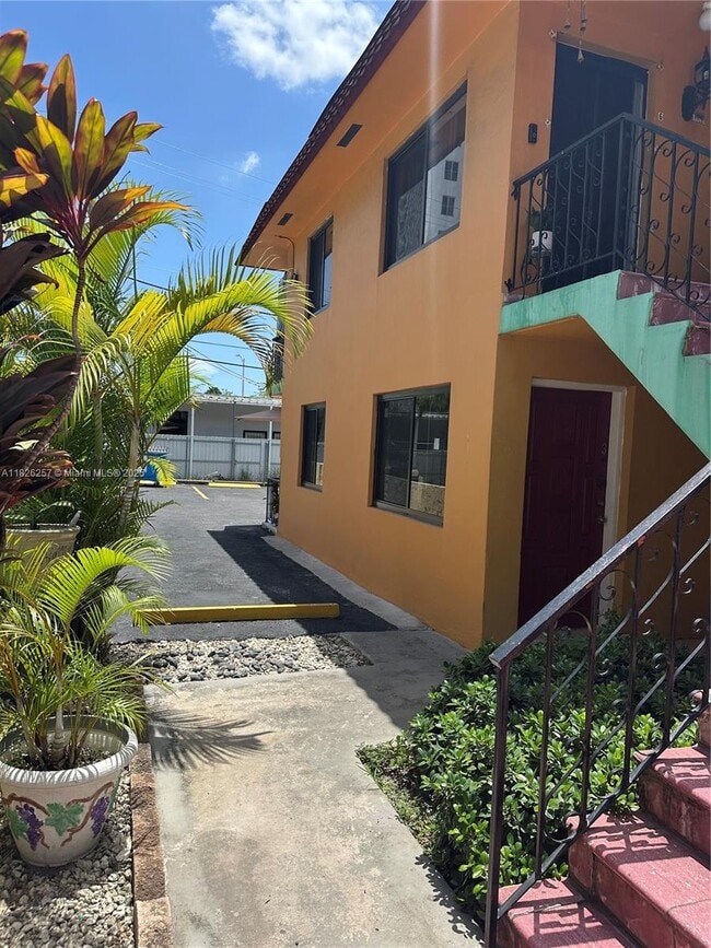 1442 NW 1st St in Miami, FL - Building Photo - Building Photo