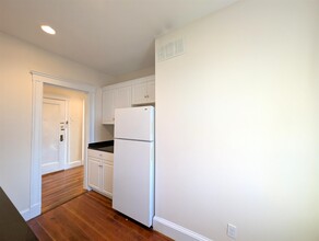 13 Ellery St, Unit 5 in Cambridge, MA - Building Photo - Building Photo