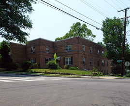 2501 Naylor Rd SE in Washington, DC - Foto de edificio - Building Photo