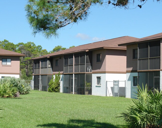 1710 University Ln in Cocoa, FL - Foto de edificio - Building Photo